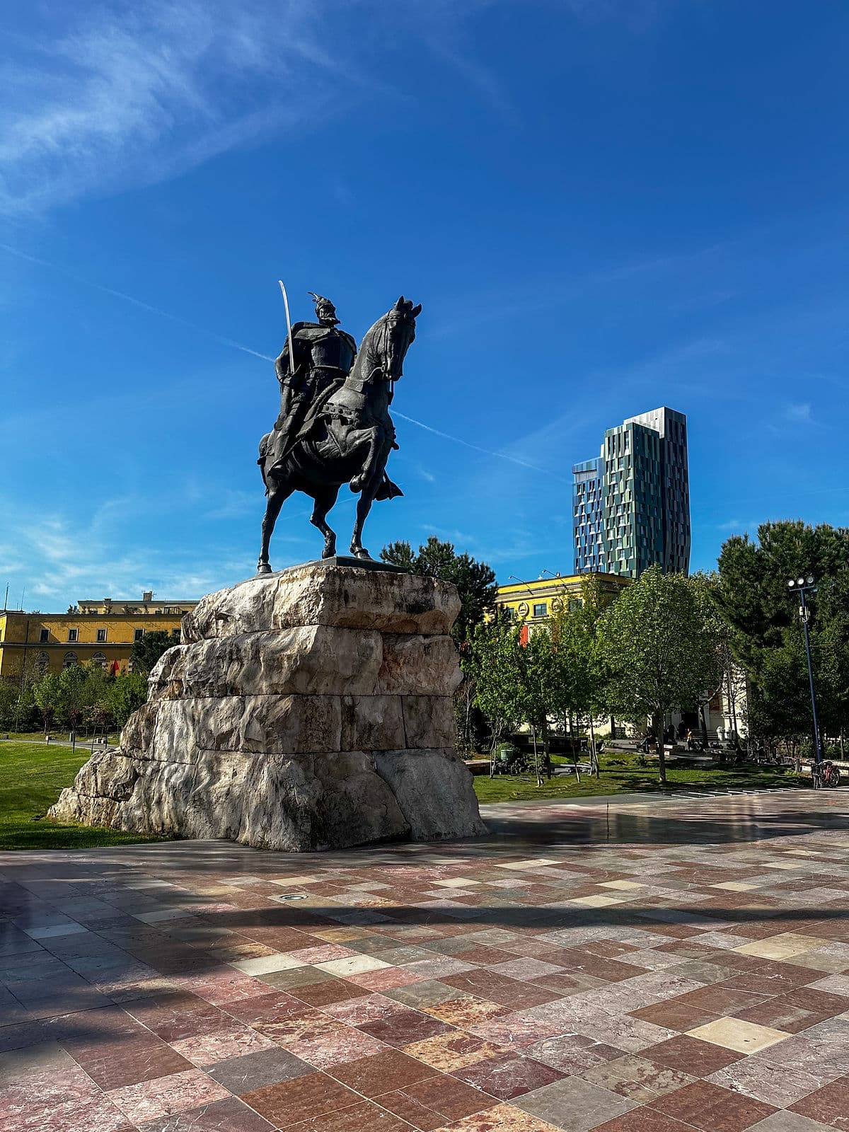 iskender bey meydanı