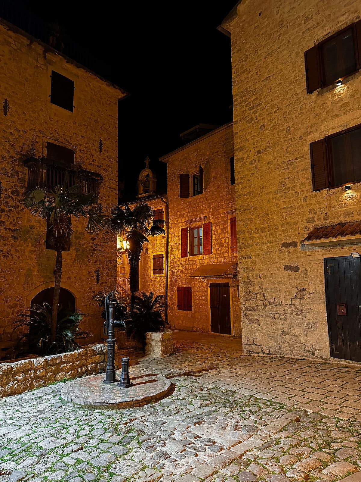 Anestventure kotor old town Karampana Çeşmesi