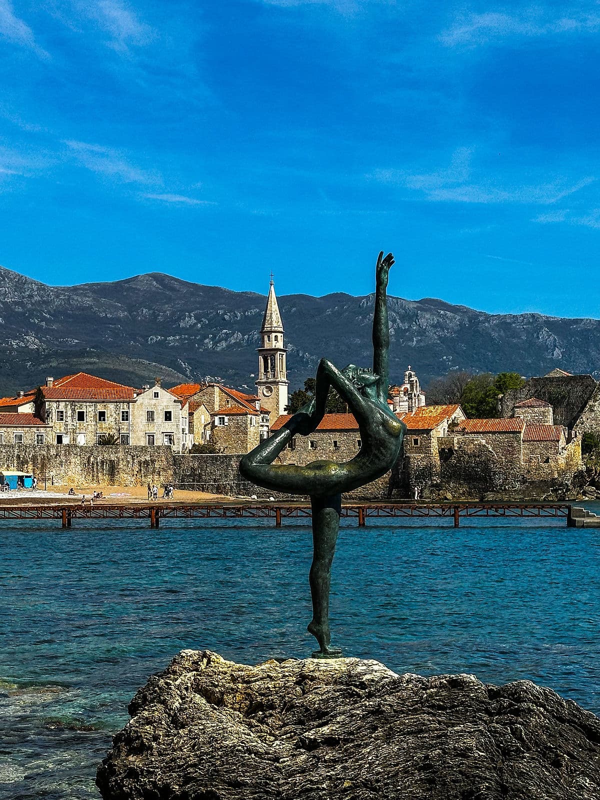 Anestventure dancing girl statue