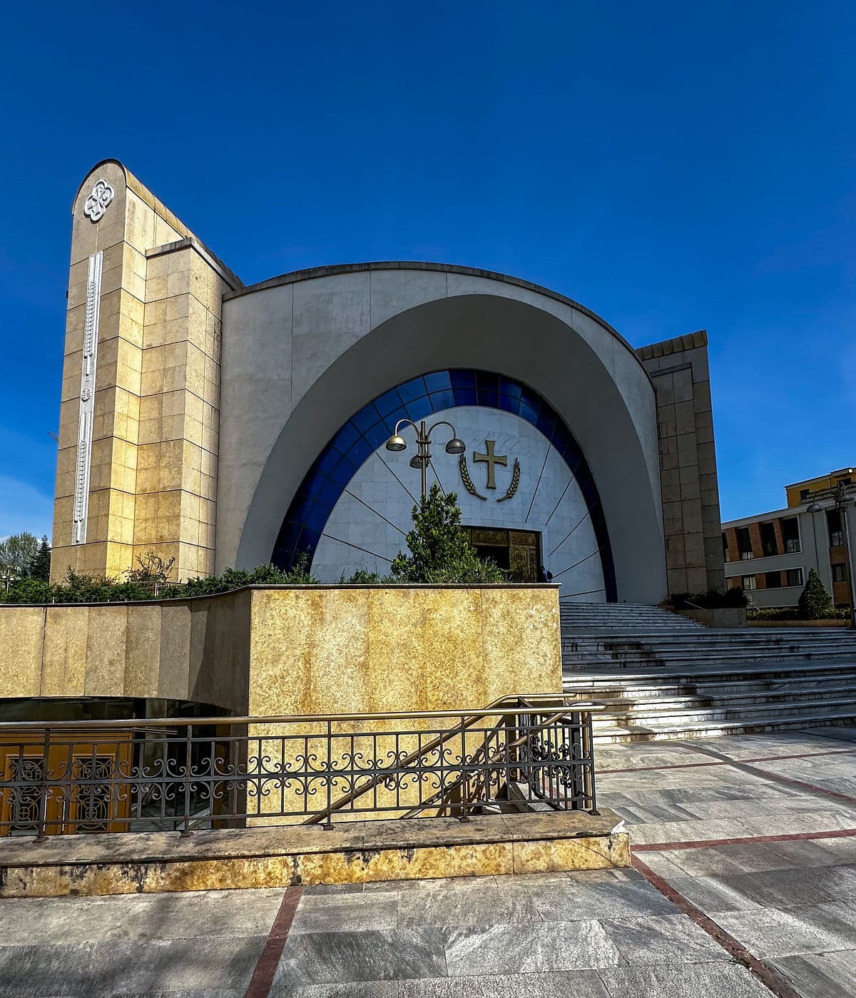 tiran isanın dirilişi kilisesi
